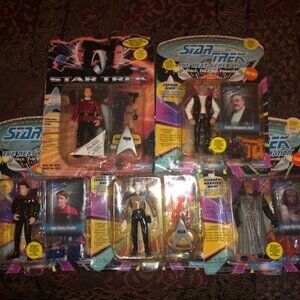 BRAND NEW 11 STAR TREK FIGURINES. 10 THE NEXT GENERATION & 1 GENERATIONS